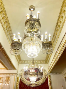 天井までゴージャス！